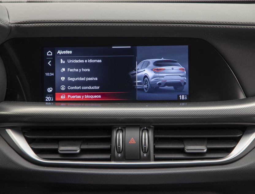 Interior de Alfa Romeo STELVIO