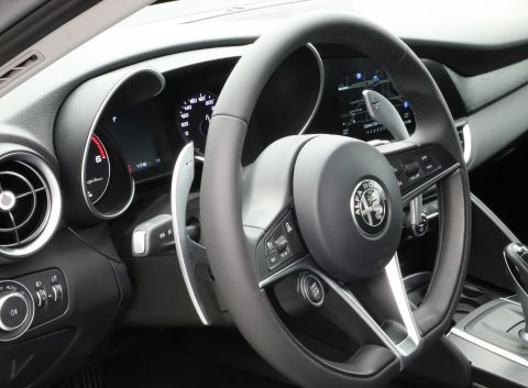 Ficha técnica de Alfa Romeo Ficha técnica de Alfa Romeo