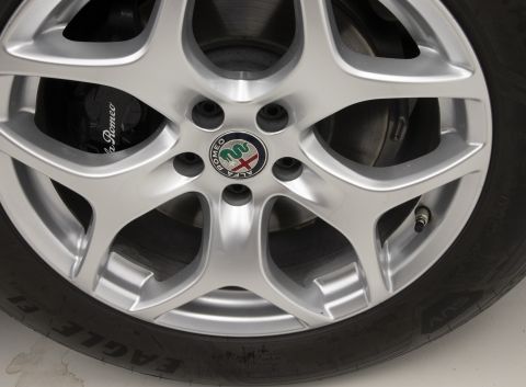 Ficha técnica de Alfa Romeo Ficha técnica de Alfa Romeo