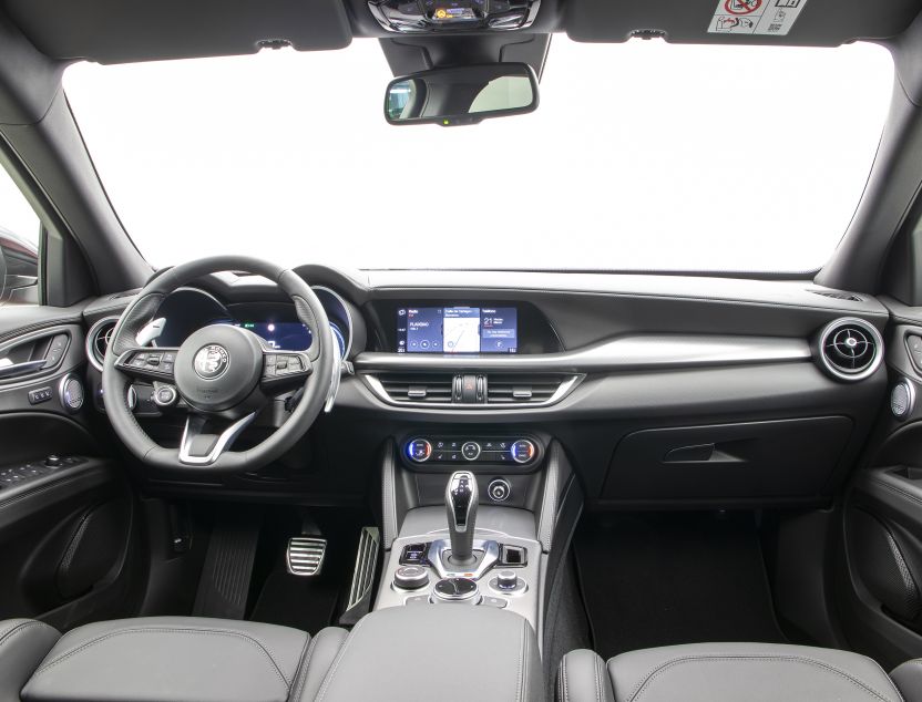Interior de Alfa Romeo STELVIO