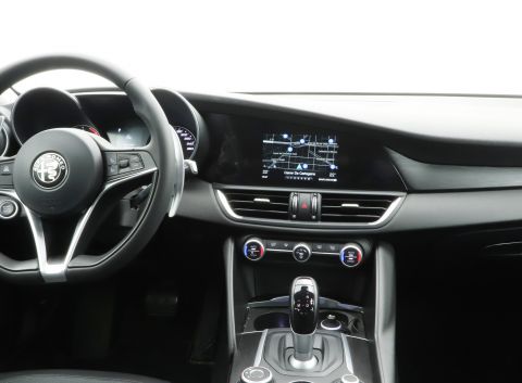 Ficha técnica de Alfa Romeo Ficha técnica de Alfa Romeo