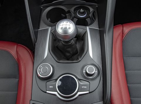 Ficha técnica de Alfa Romeo Ficha técnica de Alfa Romeo