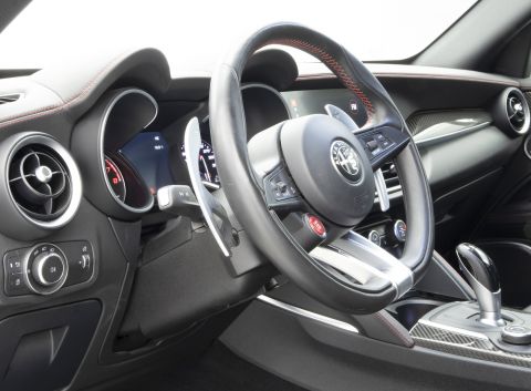 Ficha técnica de Alfa Romeo Ficha técnica de Alfa Romeo
